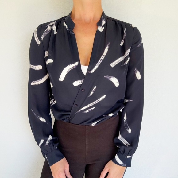 Joie Mintee silk midnight blue white geometric abstract print blouse size XS - Picture 15 of 15